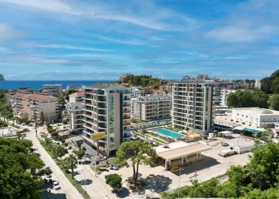 Luxury Living by the Sea: 102 Flats in a Peaceful and Comfortable Setting