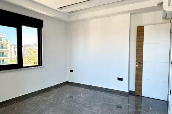 Luxury Living by the Sea: 102 Flats in a Peaceful and Comfortable Setting