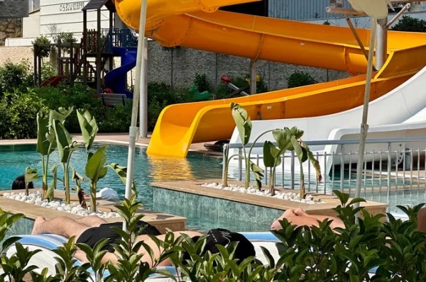 Luxury Living by the Sea: 102 Flats in a Peaceful and Comfortable Setting