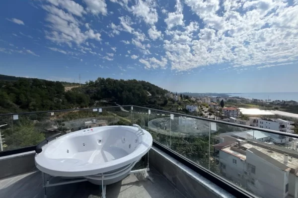 Alanya İncekum'da Özel Havuzlu Yeni İnşaat Villa