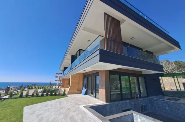 New Construction Villa with Private Pool in İncekum, Alanya