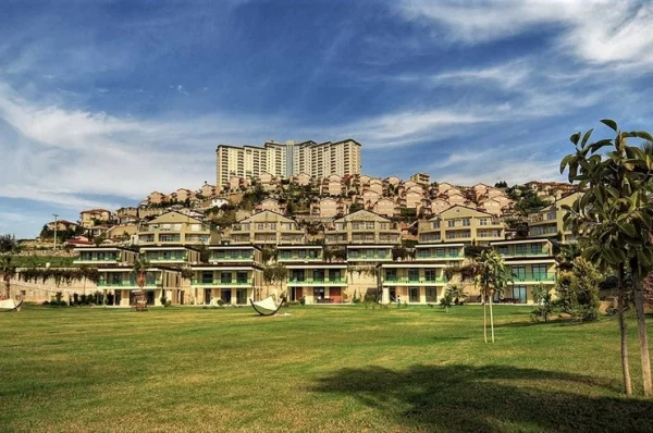 Experience Ultimate Luxury Living with Stunning Views: 2+1 Apartment in Kargicak