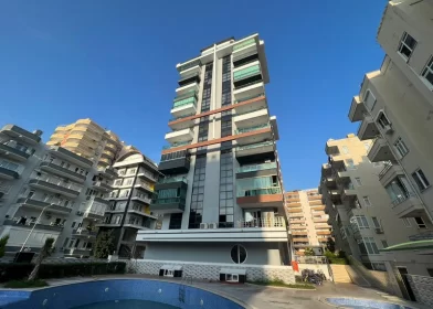 Alanya Mahmutlar'da Havuz Manzaralı Lüks Full Eşyalı 2+1 Daire