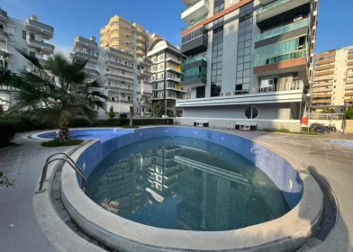 Alanya Mahmutlar'da Havuz Manzaralı Lüks Full Eşyalı 2+1 Daire