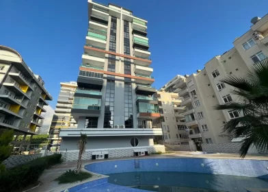Alanya Mahmutlar'da Havuz Manzaralı Lüks Full Eşyalı 2+1 Daire
