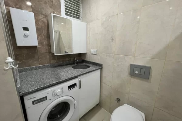 Alanya'da Havuz ve Şehir Manzaralı Geniş 3+1 Daire