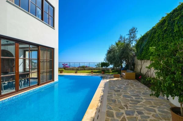 Escape to Paradise: Exquisite Sea View 5+2 Luxury Villa for Sale in Alanya