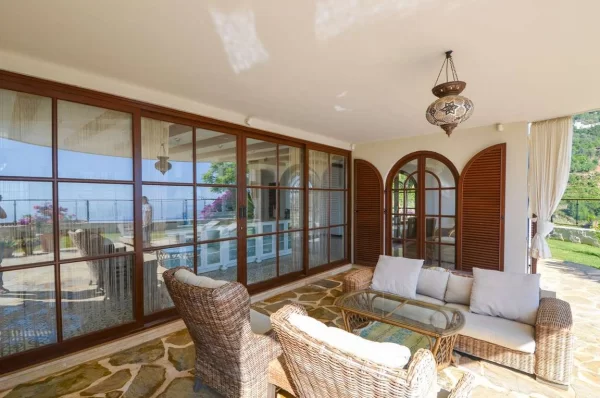 Escape to Paradise: Exquisite Sea View 5+2 Luxury Villa for Sale in Alanya