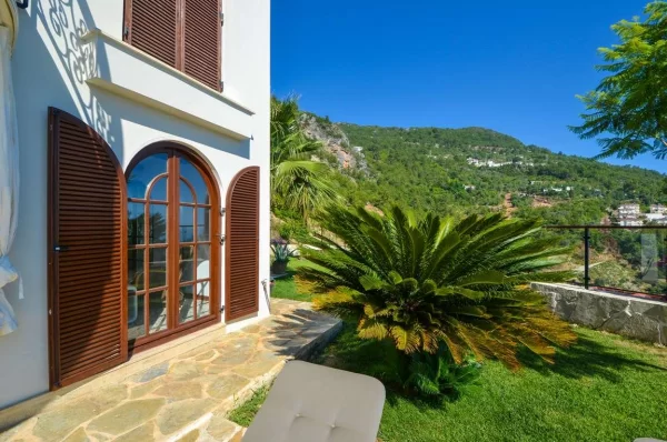 Escape to Paradise: Exquisite Sea View 5+2 Luxury Villa for Sale in Alanya