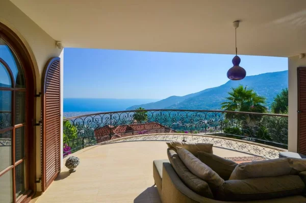 Escape to Paradise: Exquisite Sea View 5+2 Luxury Villa for Sale in Alanya