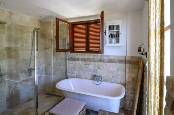Escape to Paradise: Exquisite Sea View 5+2 Luxury Villa for Sale in Alanya