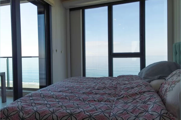 Beachfront Bliss: полностью меблированные апартаменты 1+1 с захватывающим видом на океан