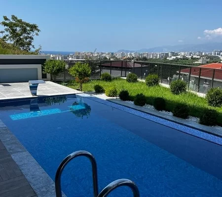 Alanya Kargıcak'ta Özel Paradise'ta Yaşayan Tripleks 6+1 Satılık Villa