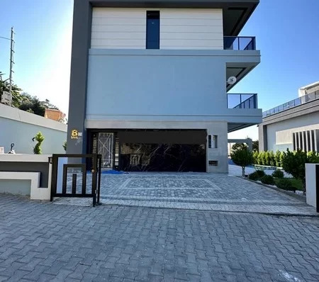 Alanya Kargıcak'ta Özel Paradise'ta Yaşayan Tripleks 6+1 Satılık Villa