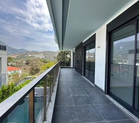 Alanya Kargıcak'ta Özel Paradise'ta Yaşayan Tripleks 6+1 Satılık Villa