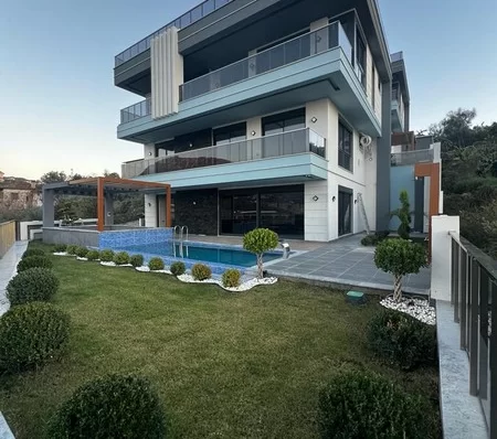 Alanya Kargıcak'ta Özel Paradise'ta Yaşayan Tripleks 6+1 Satılık Villa