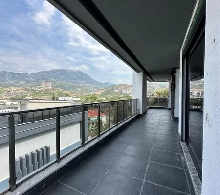 Alanya Kargıcak'ta Özel Paradise'ta Yaşayan Tripleks 6+1 Satılık Villa