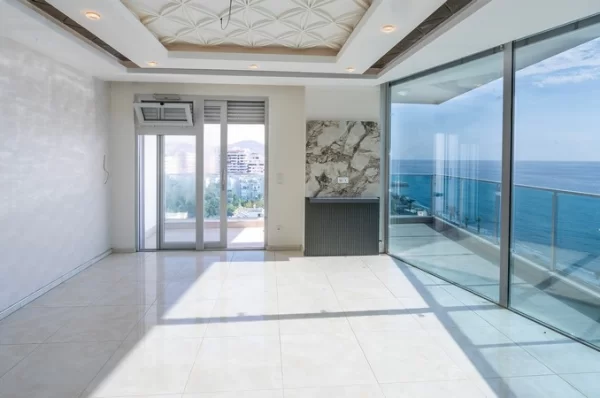 Alanya'da Kusursuz Tasarımlı 1+1 Denize Sıfır Son Derece Lüks Gayrimenkul