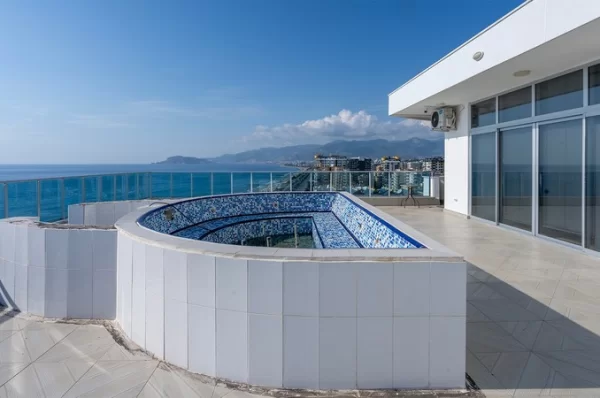 Alanya'da Kusursuz Tasarımlı 1+1 Denize Sıfır Son Derece Lüks Gayrimenkul