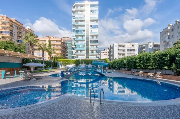 Alanya'da Kusursuz Tasarımlı 1+1 Denize Sıfır Son Derece Lüks Gayrimenkul