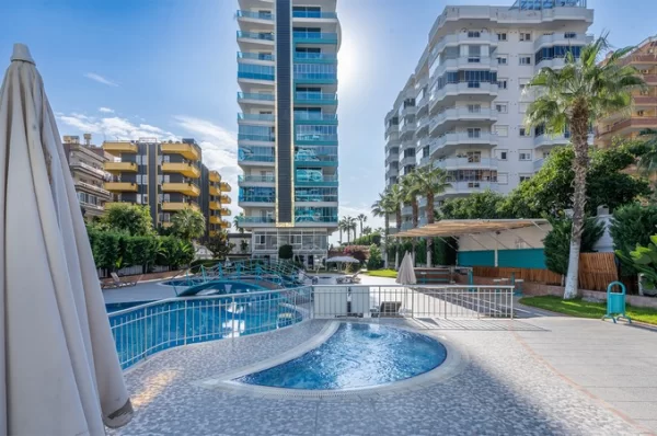 Alanya'da Kusursuz Tasarımlı 1+1 Denize Sıfır Son Derece Lüks Gayrimenkul