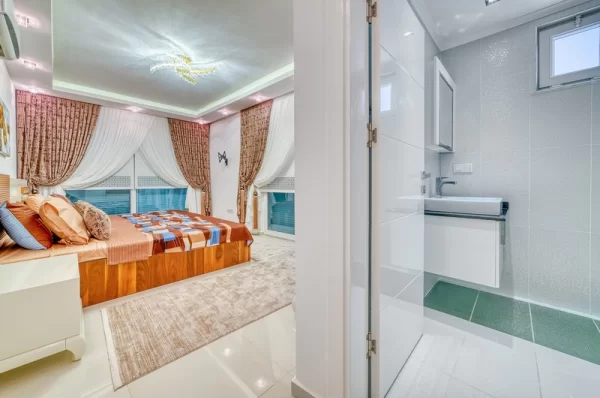 Luxury Life in the Lap of Nature: 4+ 1 Villa in Kargicak,Alanya
