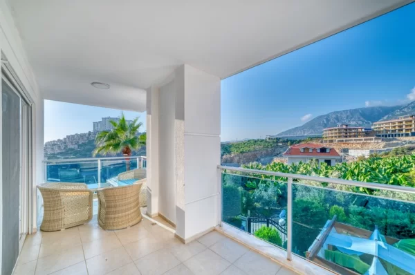 Luxury Life in the Lap of Nature: 4+ 1 Villa in Kargicak,Alanya