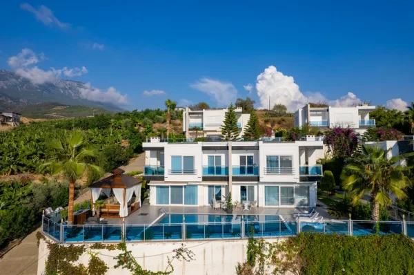 Luxury Life in the Lap of Nature: 4+ 1 Villa in Kargicak,Alanya