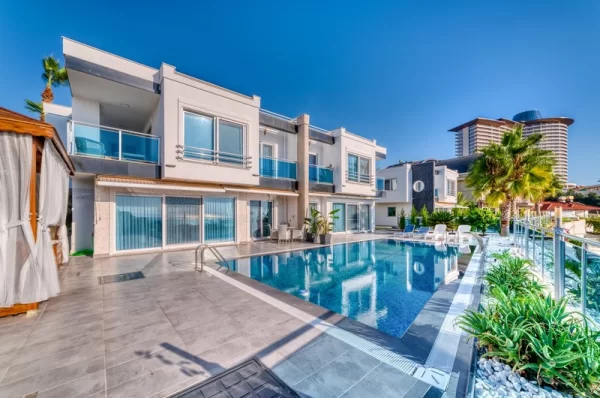 Luxury Life in the Lap of Nature: 4+ 1 Villa in Kargicak,Alanya