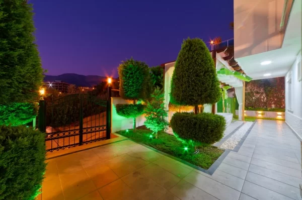 Luxury Life in the Lap of Nature: 4+ 1 Villa in Kargicak,Alanya