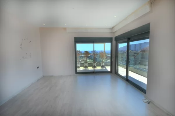 Embrace the Luxurious Life in the Heart of Alanya 5+1 Penthouse