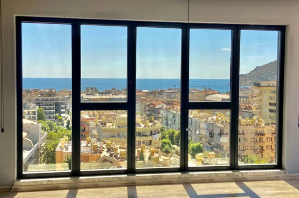 Embrace the Luxurious Life in the Heart of Alanya 5+1 Penthouse
