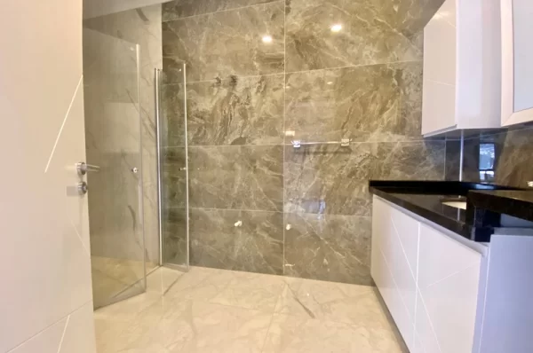 Embrace the Luxurious Life in the Heart of Alanya 5+1 Penthouse