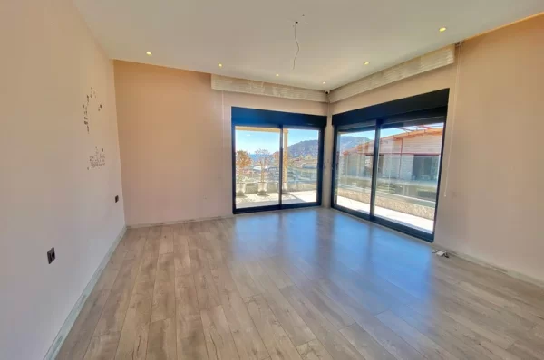 Embrace the Luxurious Life in the Heart of Alanya 5+1 Penthouse