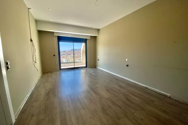 Embrace the Luxurious Life in the Heart of Alanya 5+1 Penthouse