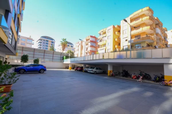 Embrace the Luxurious Life in the Heart of Alanya 5+1 Penthouse