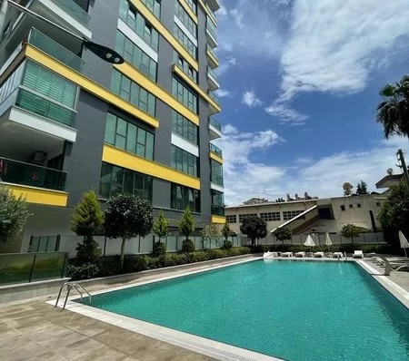 Embrace the Luxurious Life in the Heart of Alanya 5+1 Penthouse