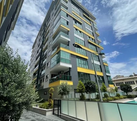 Embrace the Luxurious Life in the Heart of Alanya 5+1 Penthouse
