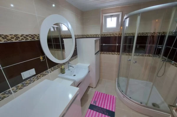 Alanya Mahmutlar'da Full Mobilyalı İki Yatak Odalı Yüksek Getirili Yatırımlık Gayrimenkul