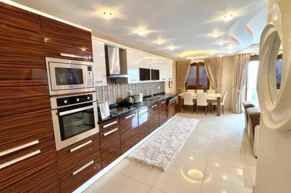 Alanya'da Deniz Manzaralı Full Eşyalı 2+1 Satılık Özel Mülk