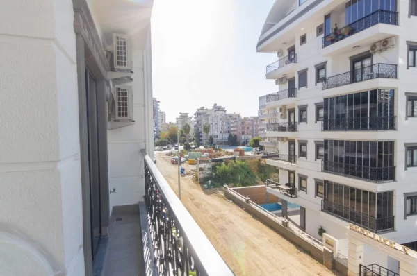 Denize 500 Metre Uzaklıkta Akdeniz Yaşamı: Mahmutlar'da 1+1 Daire Şıklığı Öne Çıkarıyor