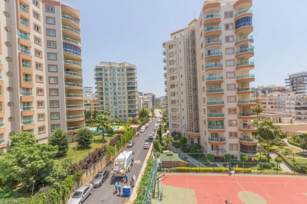Contemporary Building Meets Comfort: Stylish 1+1 Property in Mahmutlar, Alanya