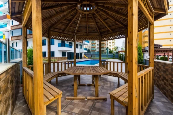 Contemporary Building Meets Comfort: Stylish 1+1 Property in Mahmutlar, Alanya