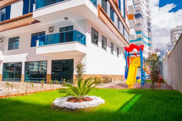 Contemporary Building Meets Comfort: Stylish 1+1 Property in Mahmutlar, Alanya