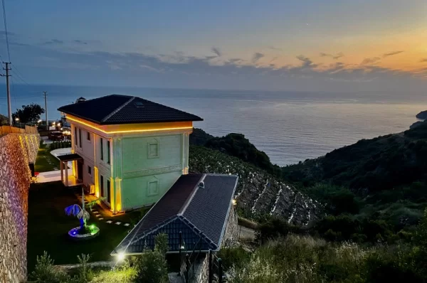 Olağanüstü Lüks Yaşam: Büyüleyici Deniz Manzaralı 3+1 Eşyalı Villa