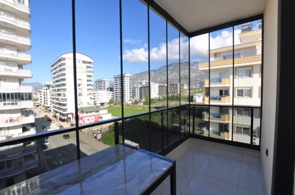 Alanya'da Taşınmaya Hazır Full Eşyalı Üç Yatak Odalı Satılık Lüks Daire