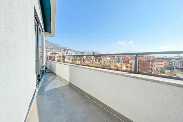 Invest in Luxury Living in Kleopatra, Alanya Stunning Duplex Apartment for Sale