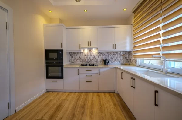 Alanya Kestel'de Satılık Olağanüstü 3 Yatak Odalı Tam Donanımlı Villa