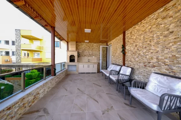 Alanya Kestel'de Satılık Olağanüstü 3 Yatak Odalı Tam Donanımlı Villa