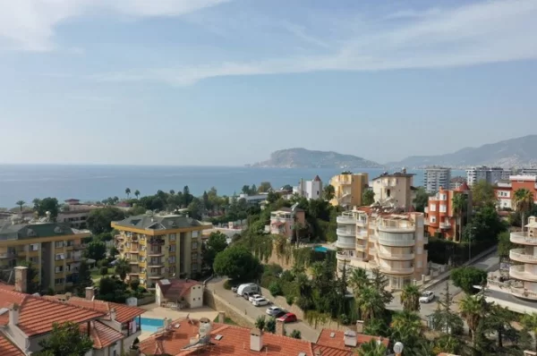 Alanya Kestel'de Satılık Olağanüstü 3 Yatak Odalı Tam Donanımlı Villa